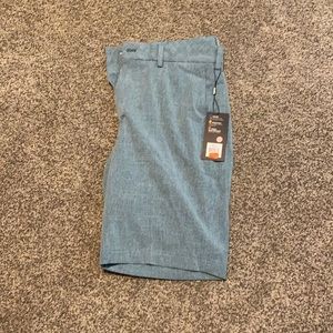 Walter Hagen flat front teal grid men’s golf shirt, size 34.